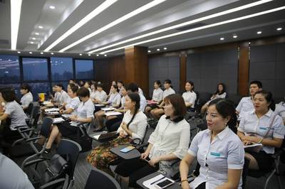 关注服务礼仪，提升服务质量 西安市旅游信息咨询中心全员培训纪实