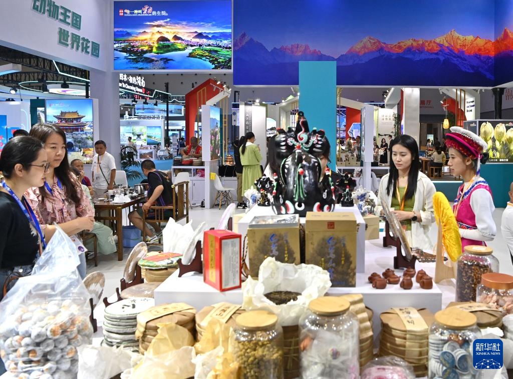 第21届中国-东盟博览会旅游展区在桂林盛大开幕，开启区域旅游合作新篇章